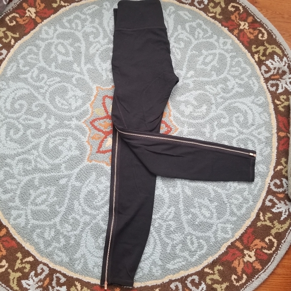 Athleta black leggings - Picture 3 of 7
